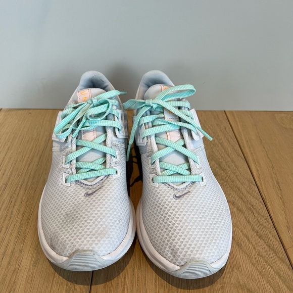 Nike running/training shoes, size 7, women - Picture 7 of 8